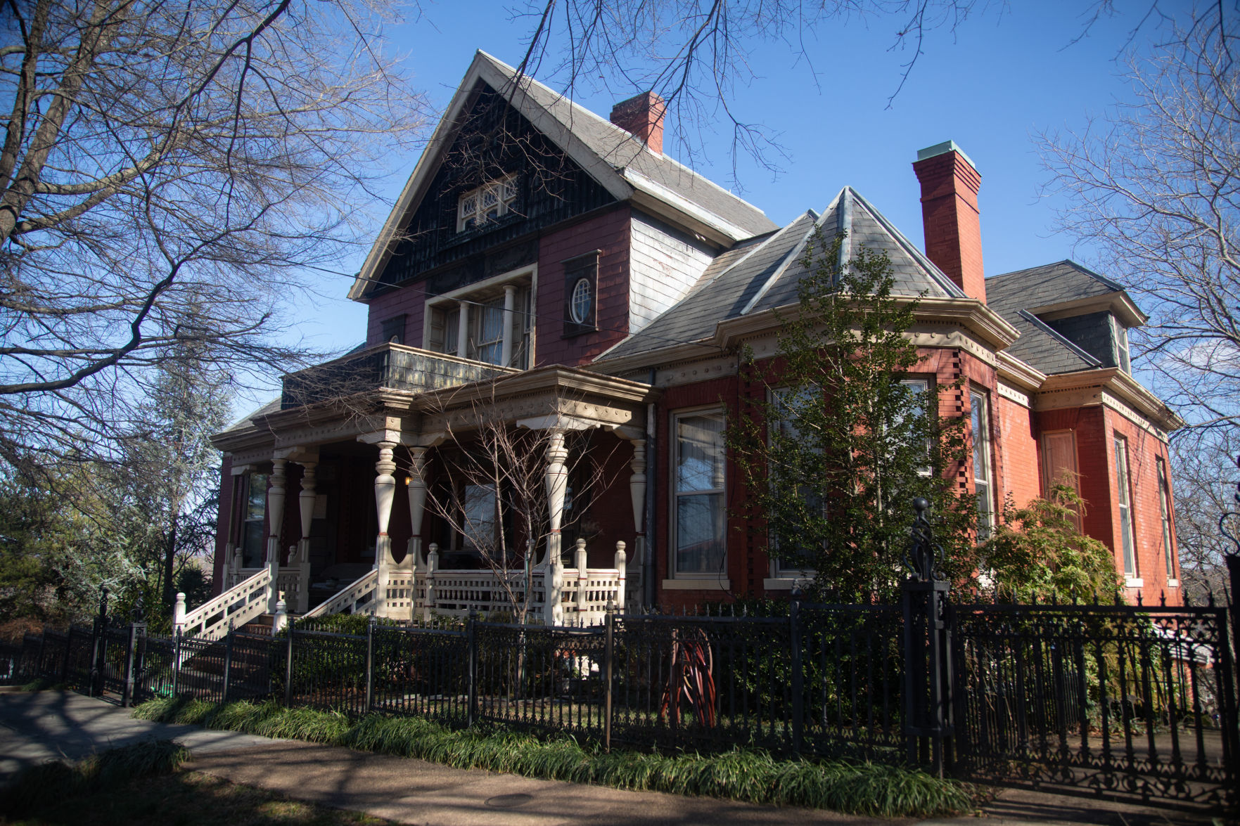 Real Estate Guide 25